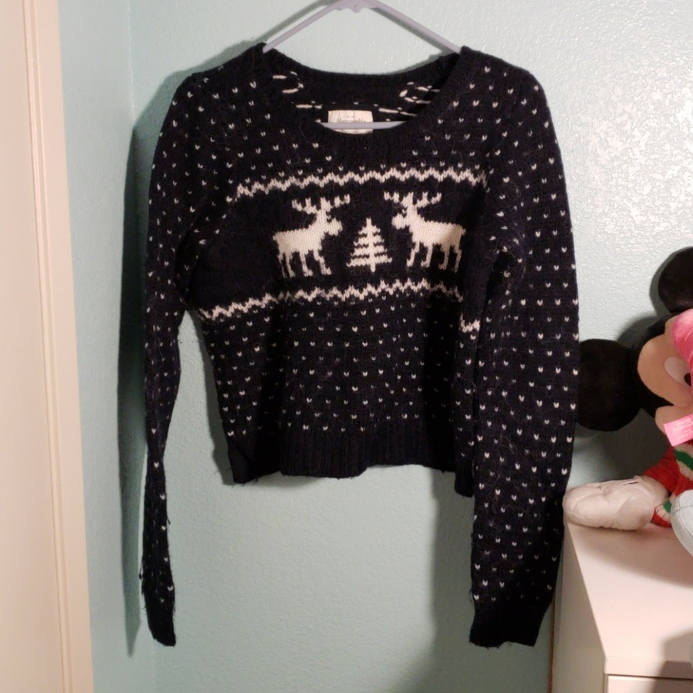 Blakc reindeer sweater with hearts